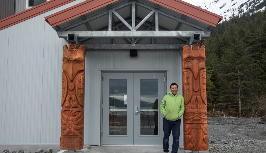 Local Totem Carver Shares Meaning at Shorebird Festival Local Totem Carver Shares Meaning at Shorebird Festival