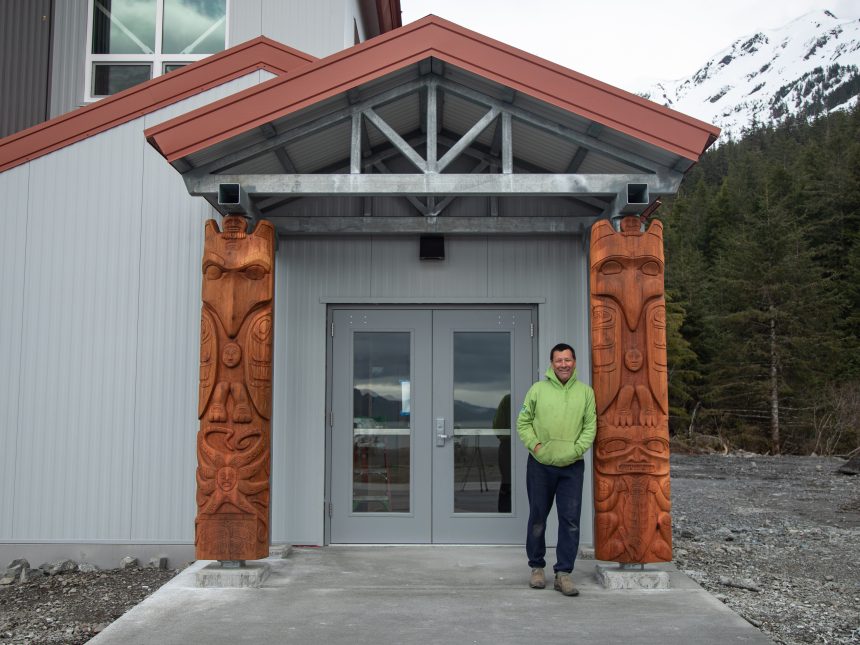 Local Totem Carver Shares Meaning at Shorebird Festival